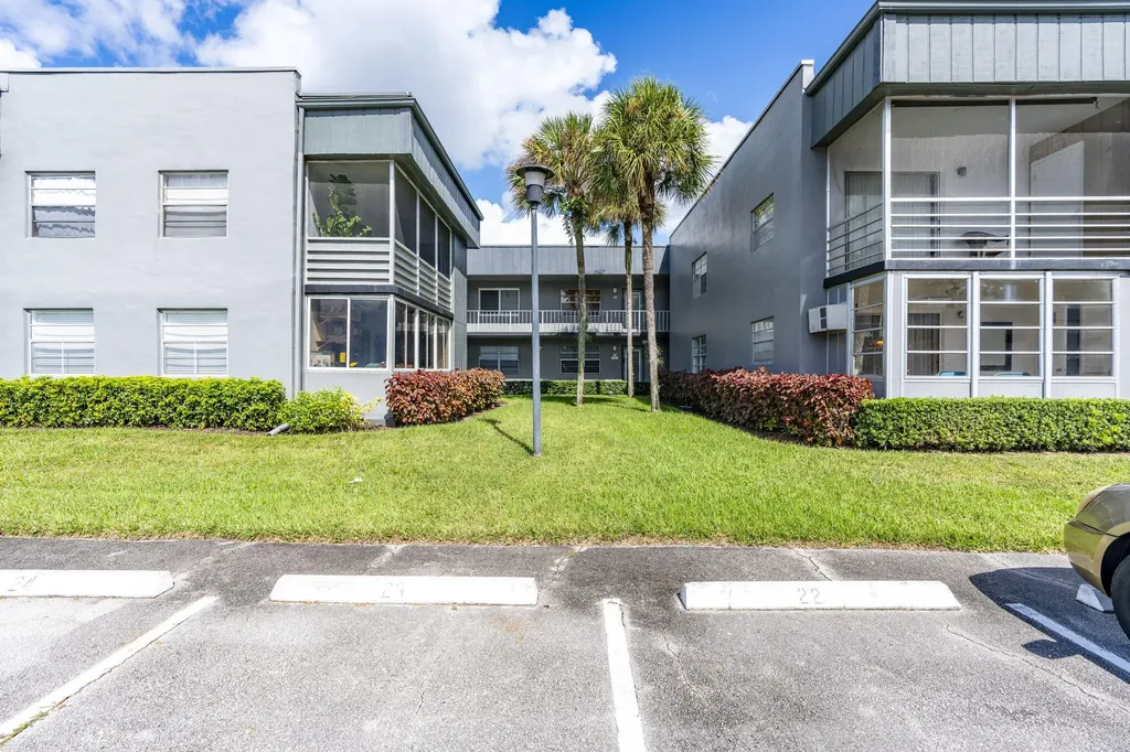 902 Normandy Delray Beach FL 33484