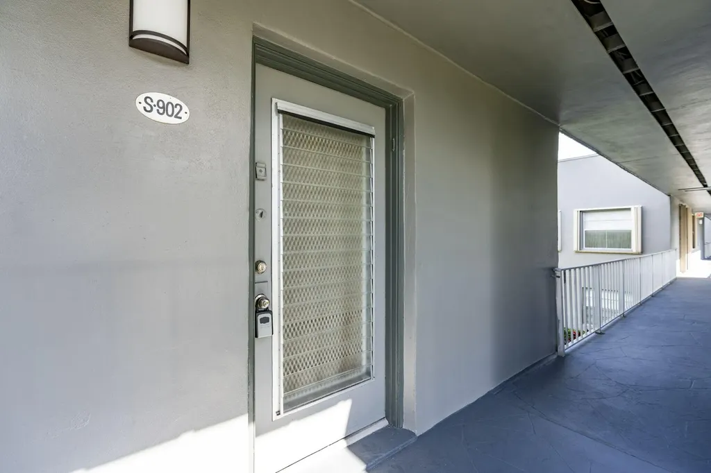 902 Normandy Delray Beach FL 33484