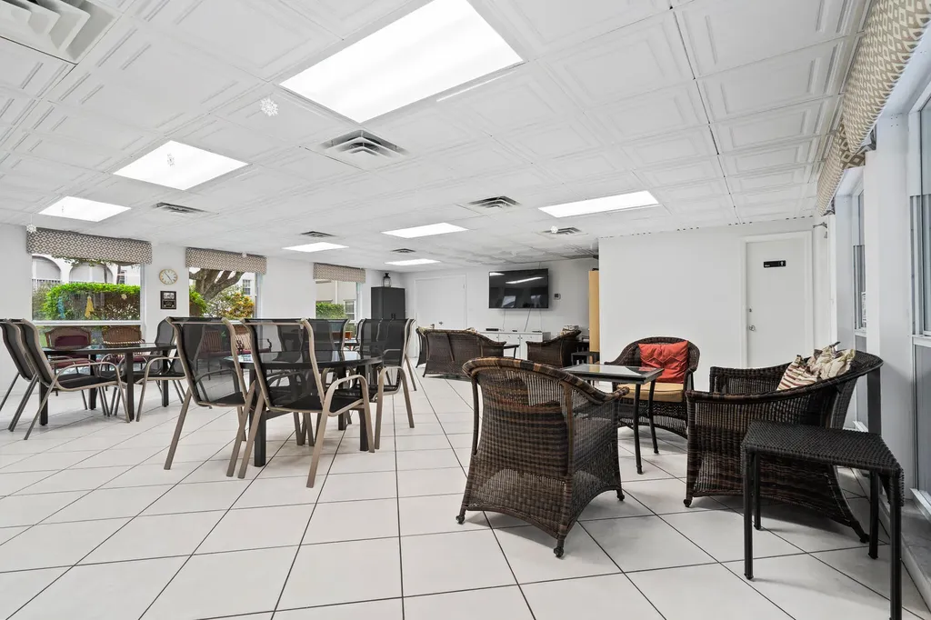 250 NE 20th Street Boca Raton FL 33431