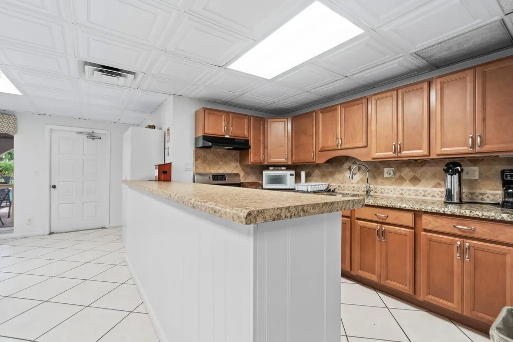 250 NE 20th Street Boca Raton FL 33431