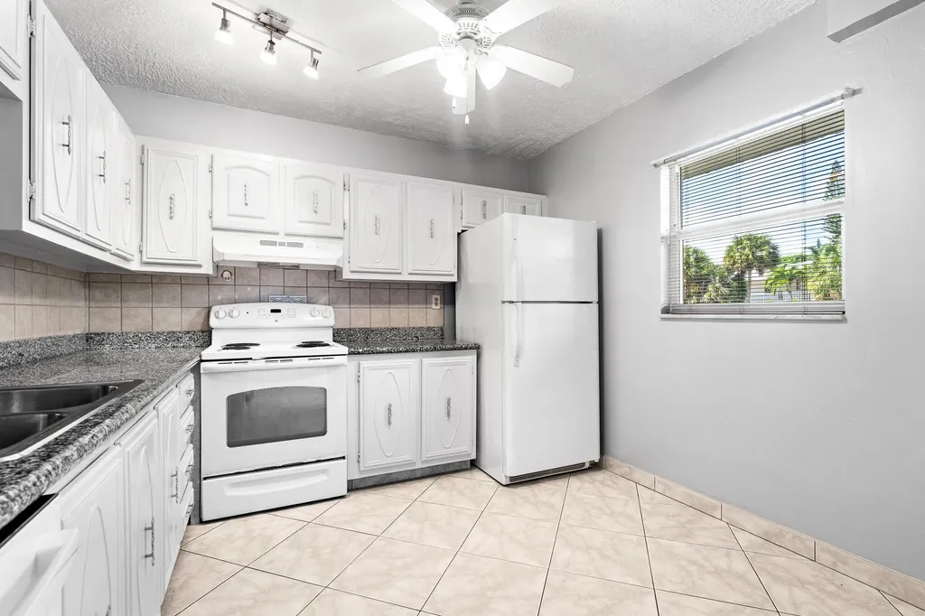 250 NE 20th Street Boca Raton FL 33431
