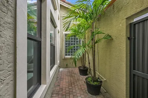 8652 Lewis River Road Delray Beach FL 33446