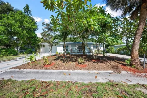 905 SE 10th Street Stuart FL 34994