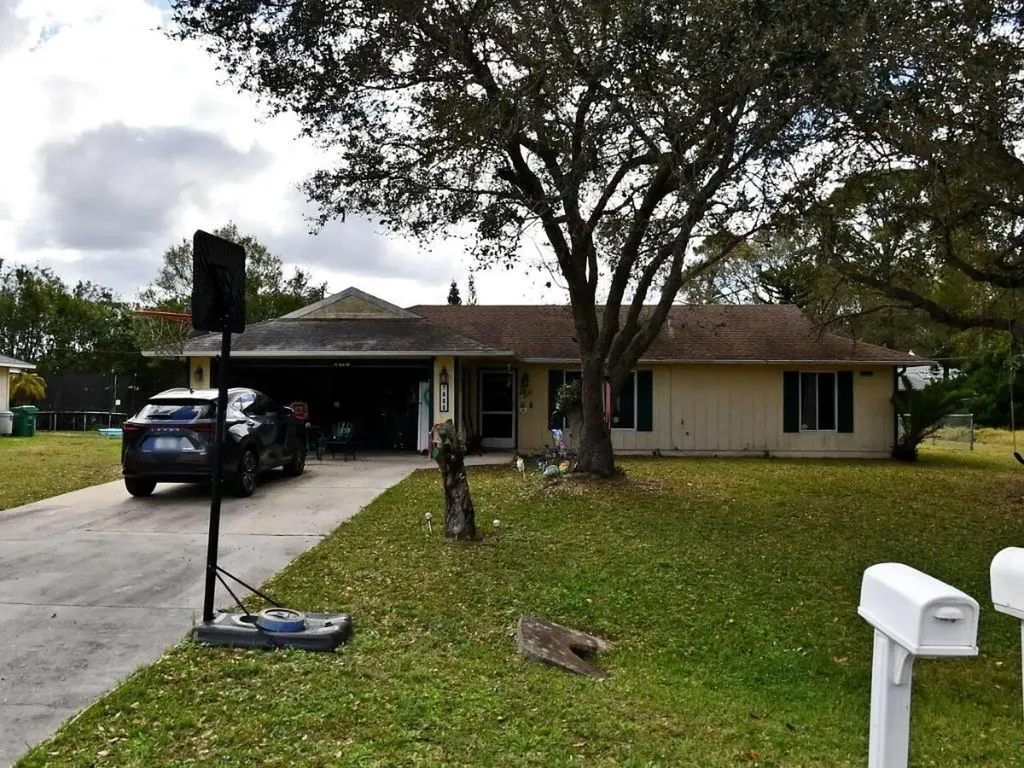 7005 Ocala Avenue Fort Pierce FL 34951