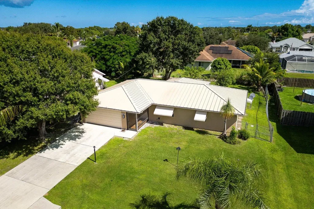1825 SW Cameo Boulevard Port St Lucie FL 34953