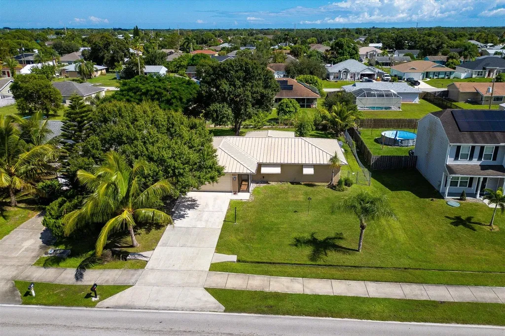 1825 SW Cameo Boulevard Port St Lucie FL 34953