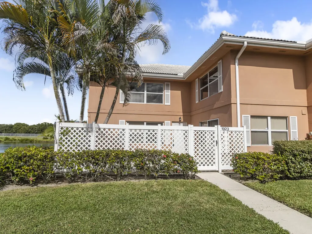1923 Stratford Way West Palm Beach FL 33409