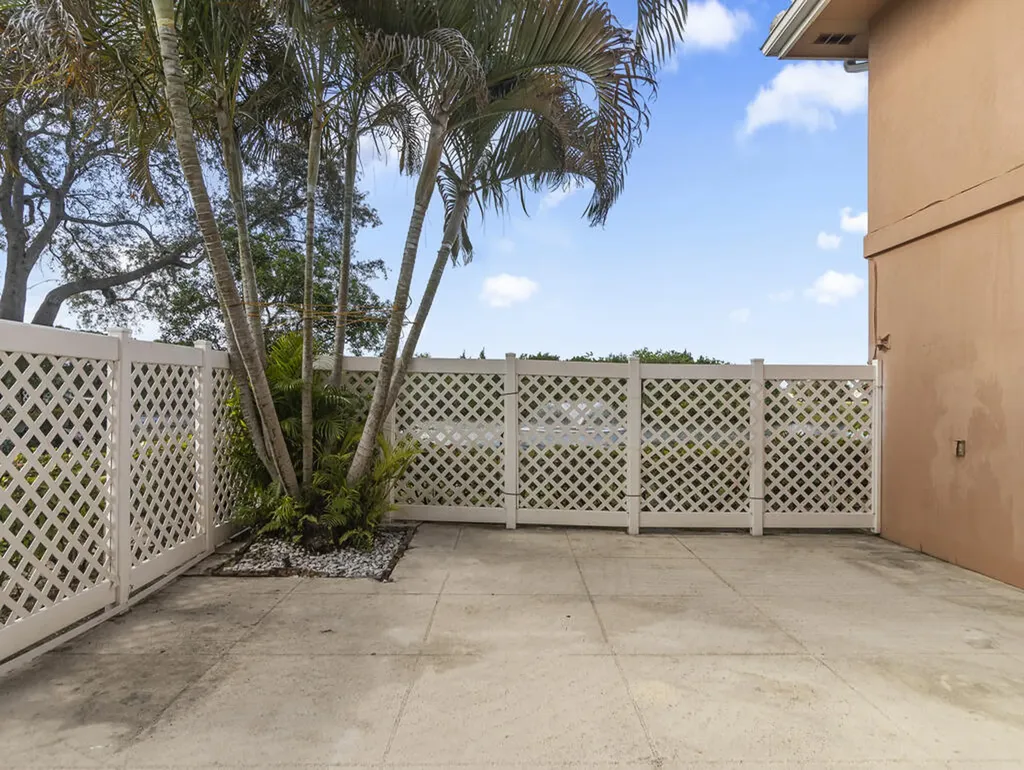 1923 Stratford Way West Palm Beach FL 33409