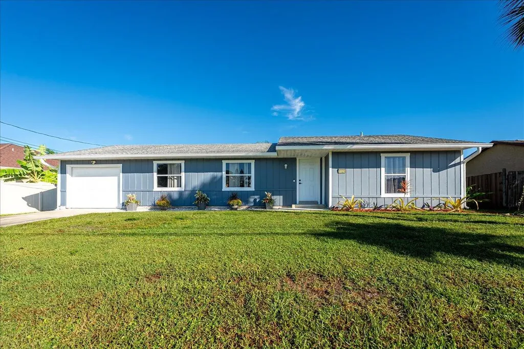 1129 SW Jacqueline Avenue Port St Lucie FL 34953