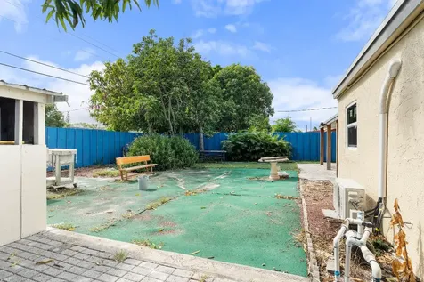 200 Plum Tree Drive Lake Worth FL 33462