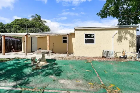 200 Plum Tree Drive Lake Worth FL 33462