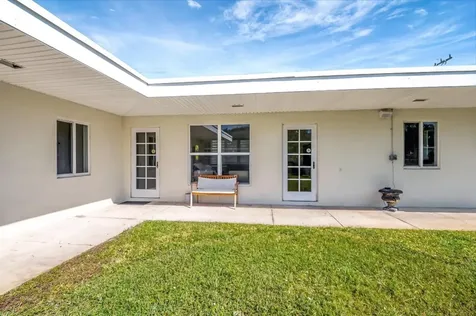 609 16th Avenue N Lake Worth Beach FL 33460