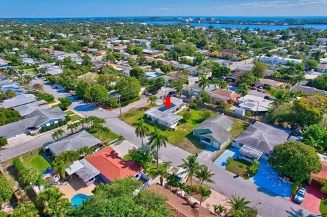 609 16th Avenue N Lake Worth Beach FL 33460