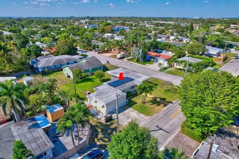 609 16th Avenue N Lake Worth Beach FL 33460