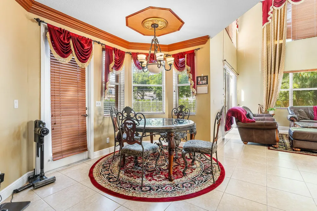 9915 Via Bernini Lake Worth FL 33467