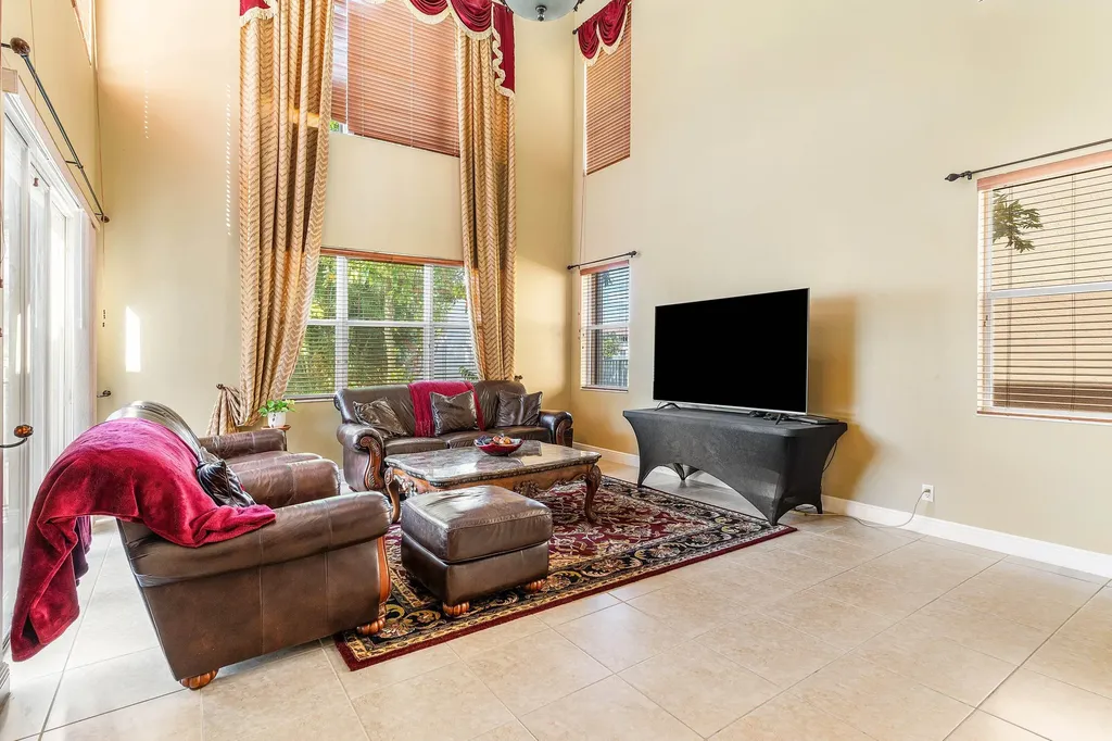 9915 Via Bernini Lake Worth FL 33467