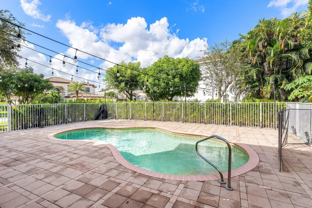 9915 Via Bernini Lake Worth FL 33467