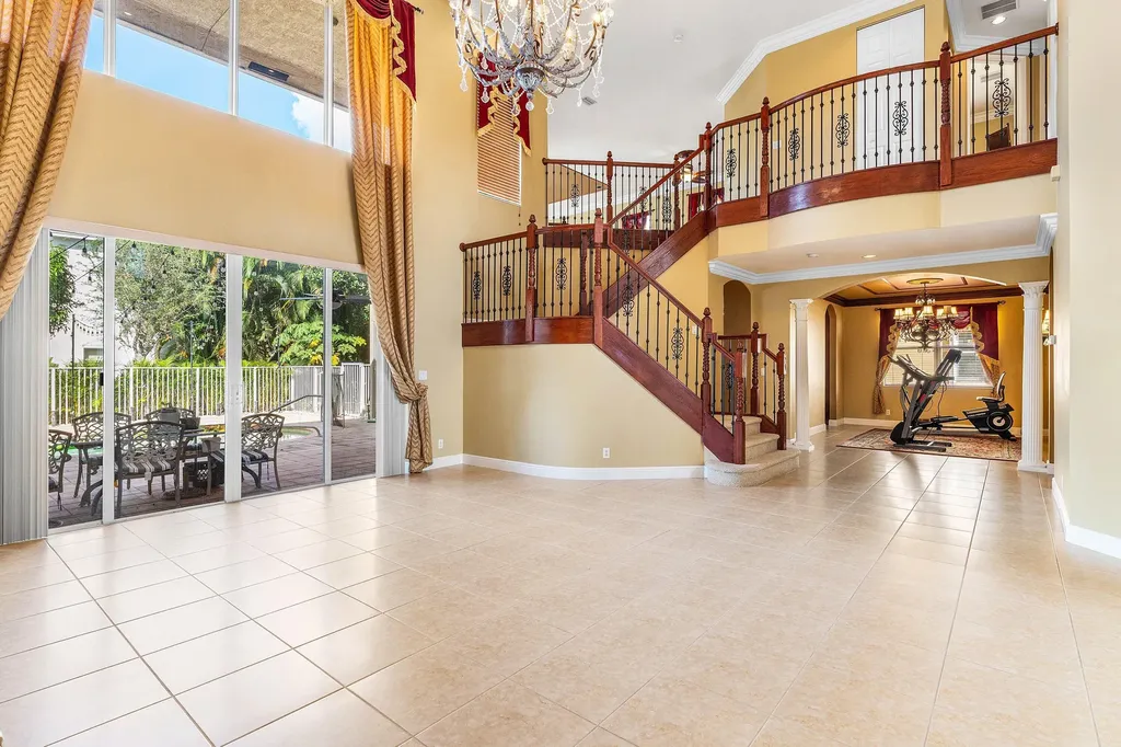 9915 Via Bernini Lake Worth FL 33467