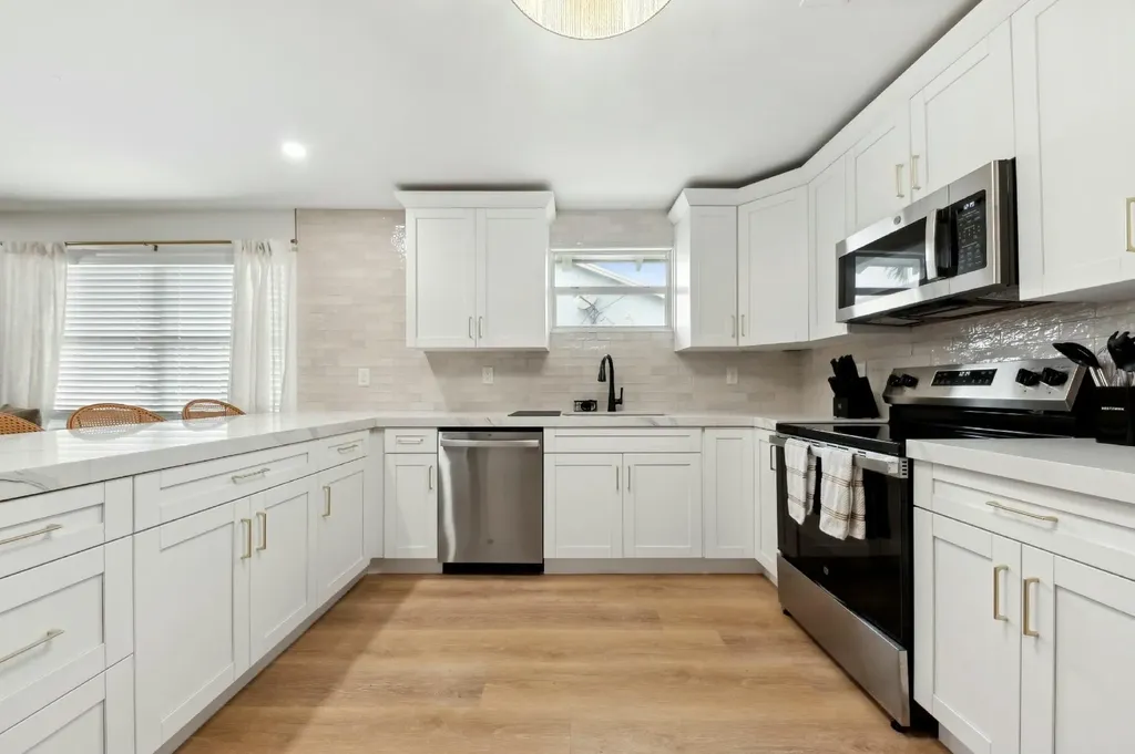 125 NW 3rd Avenue Delray Beach FL 33444