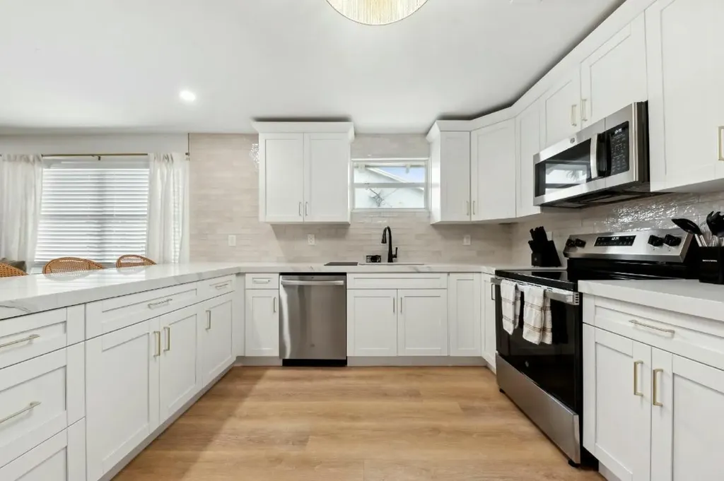125 NW 3rd Avenue Delray Beach FL 33444