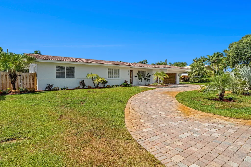 2070 NE 27th Street Lighthouse Point FL 33064
