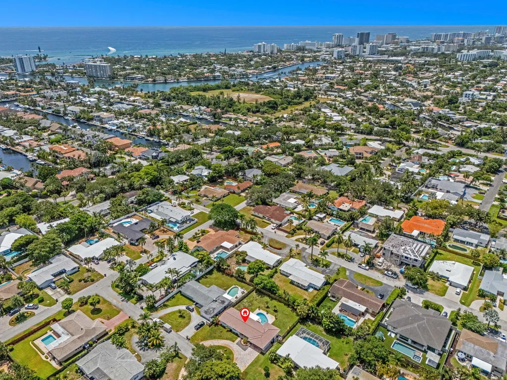 2070 NE 27th Street Lighthouse Point FL 33064