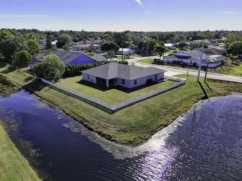 2501 SE Mariposa Avenue Port St Lucie FL 34952