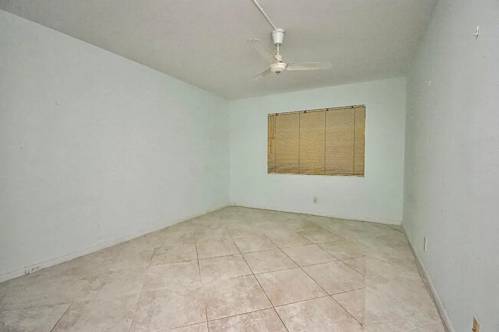 1006 Guildford A Boca Raton FL 33434