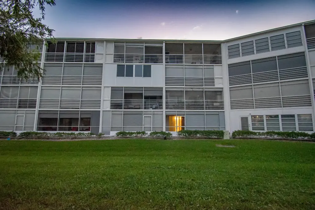 1006 Guildford A Boca Raton FL 33434