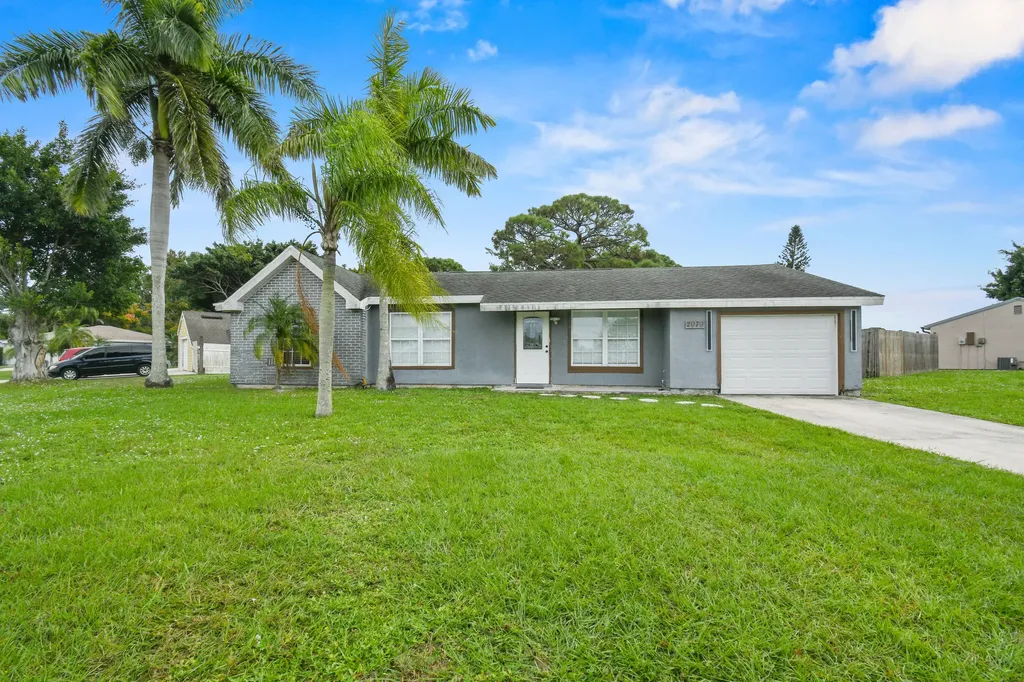 2079 SE Triumph Road Port St Lucie FL 34952