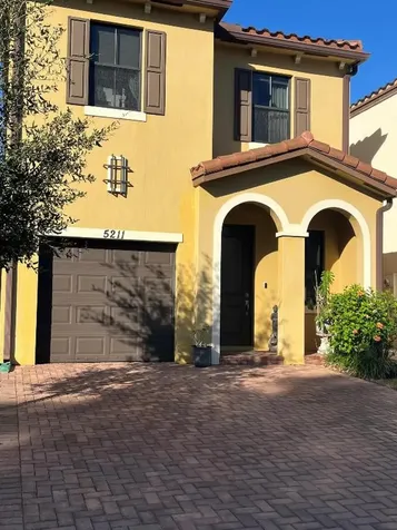 5211 NW 50th Terrace Tamarac FL 33319