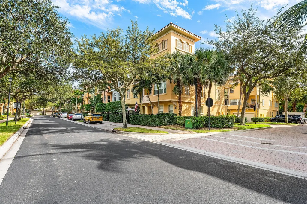 2446 San Pietro Circle Palm Beach Gardens FL 33410