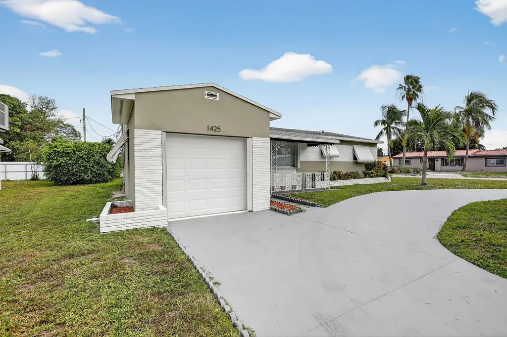 1425 S 24th Court Hollywood FL 33020