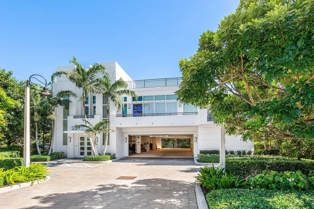 226 Palm Court Delray Beach FL 33444