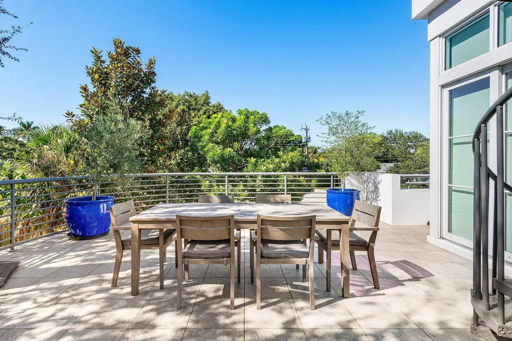 226 Palm Court Delray Beach FL 33444