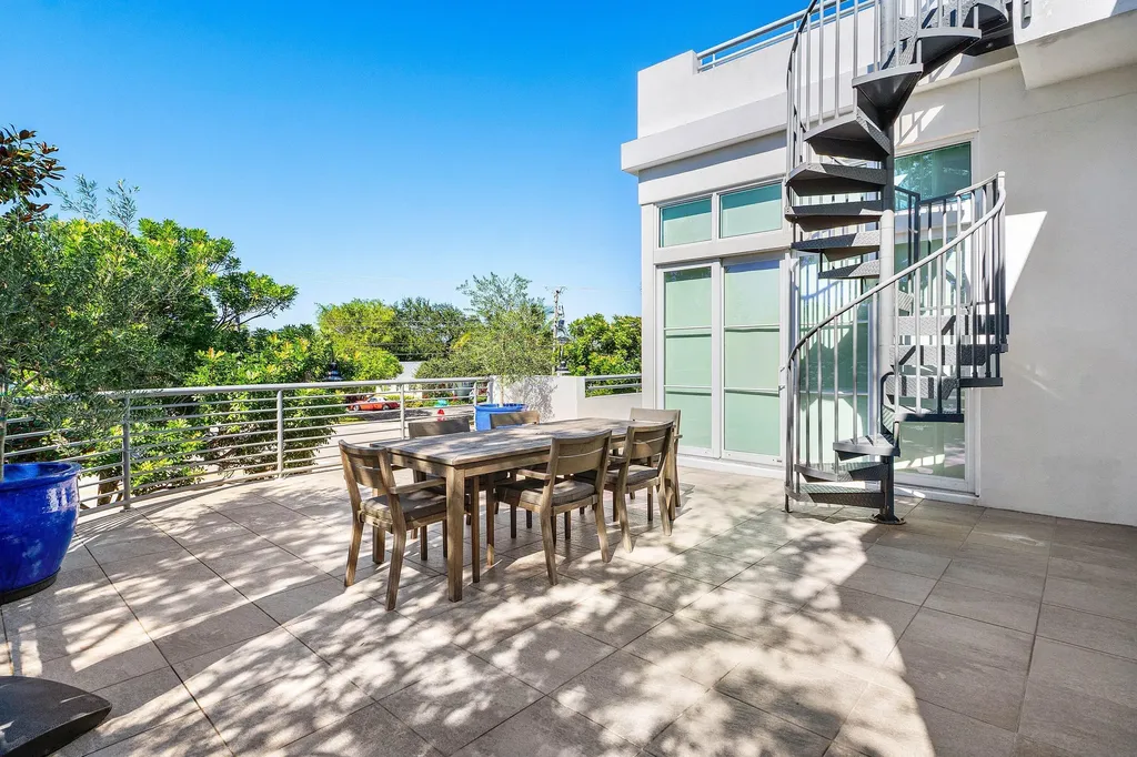 226 Palm Court Delray Beach FL 33444