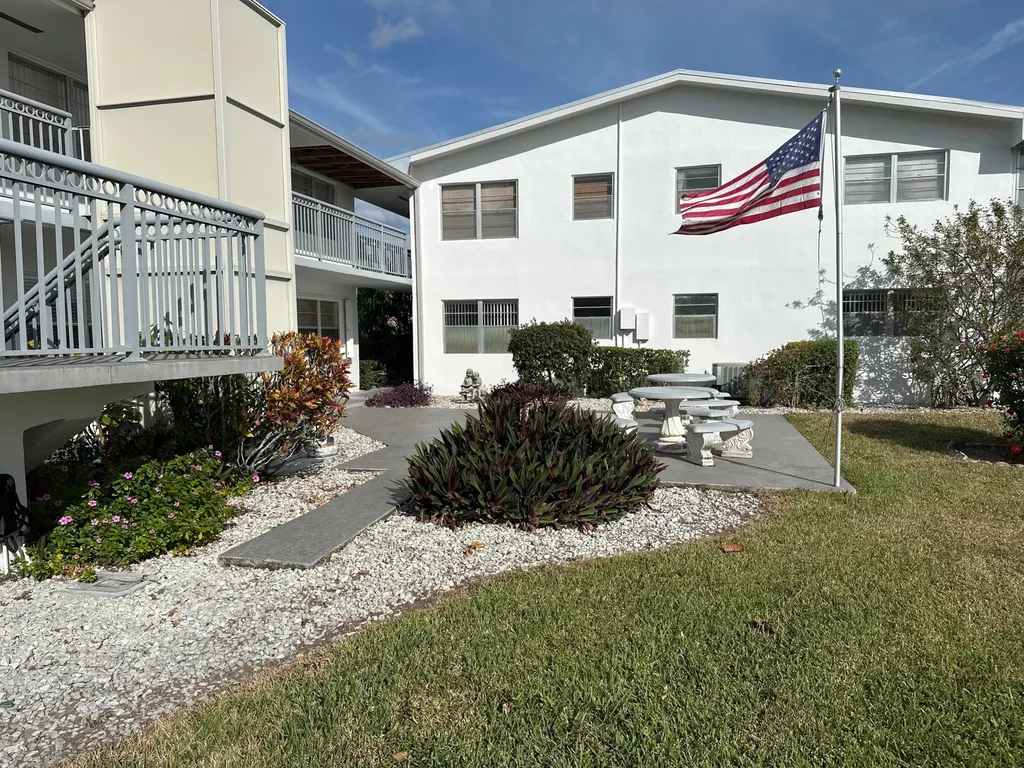 121 Sheffield F West Palm Beach FL 33417