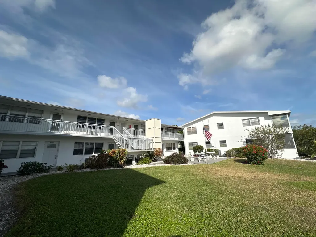 121 Sheffield F West Palm Beach FL 33417