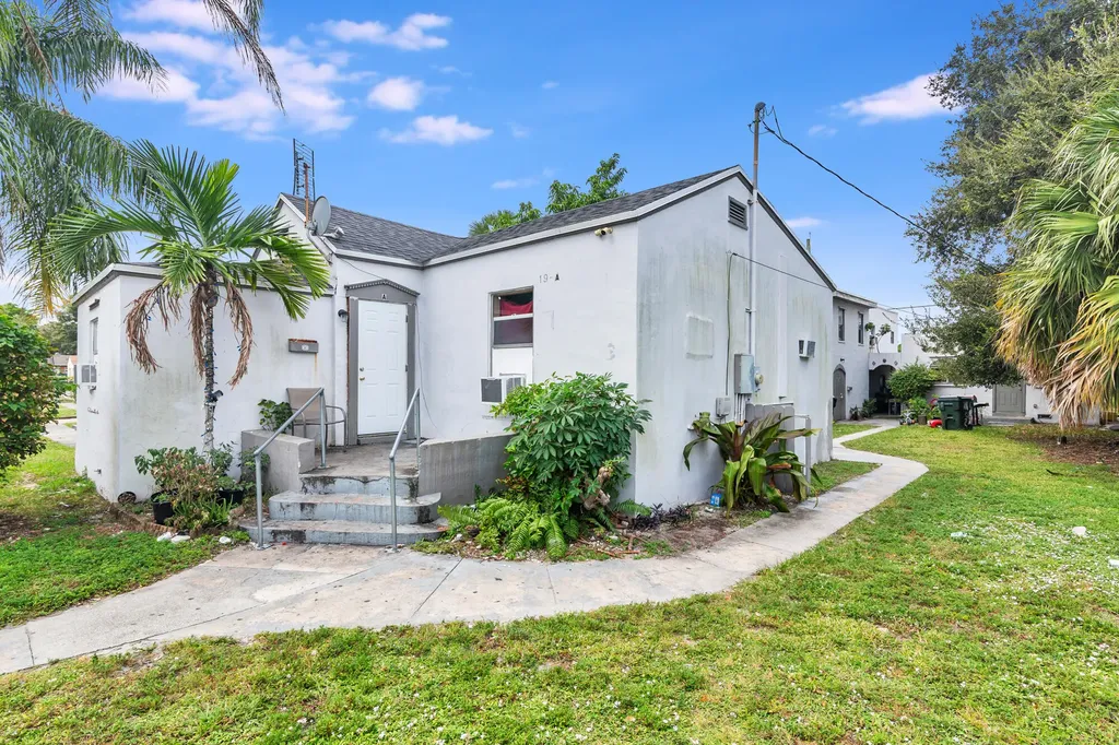 19 S E Street Lake Worth Beach FL 33460