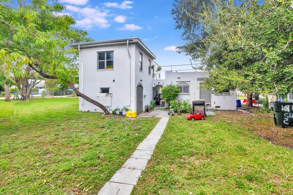 19 S E Street Lake Worth Beach FL 33460
