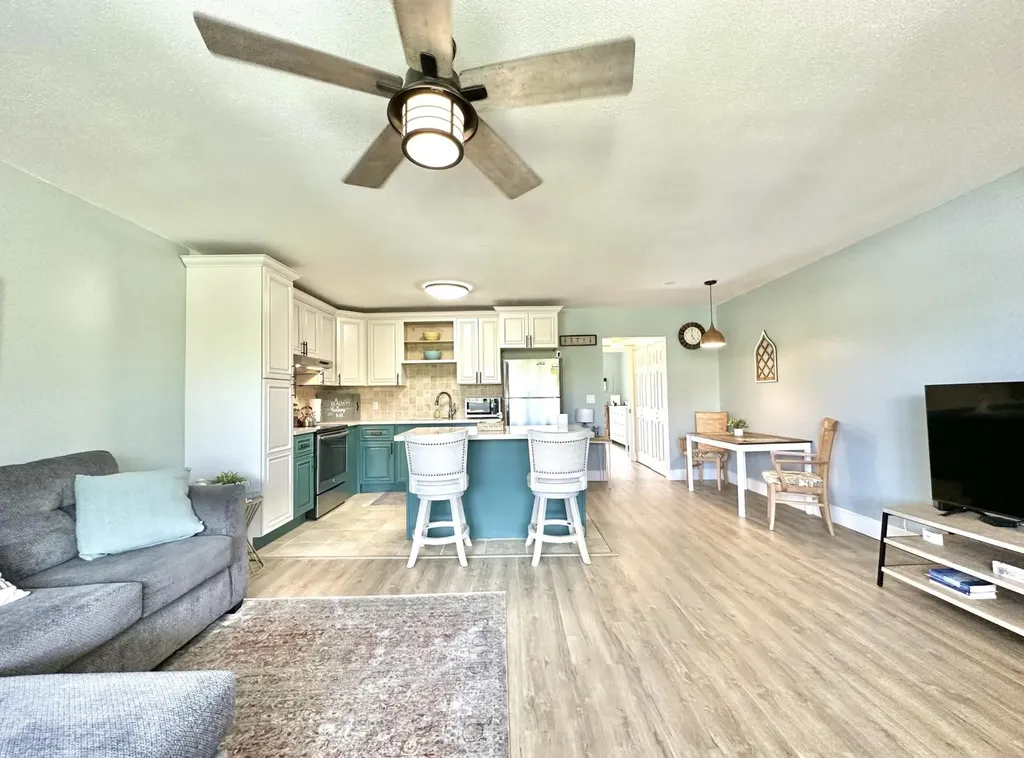 359 Norwich O West Palm Beach FL 33417
