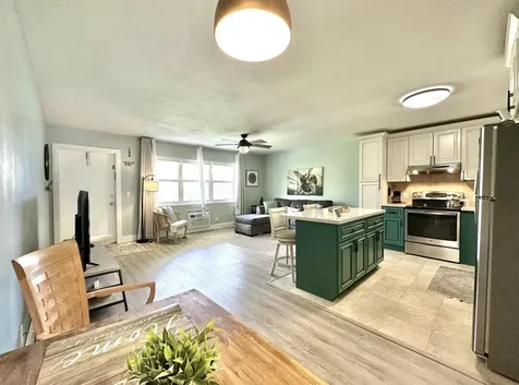 359 Norwich O West Palm Beach FL 33417
