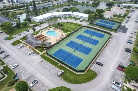 359 Norwich O West Palm Beach FL 33417
