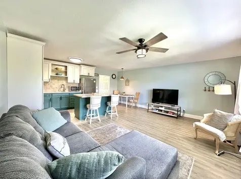359 Norwich O West Palm Beach FL 33417
