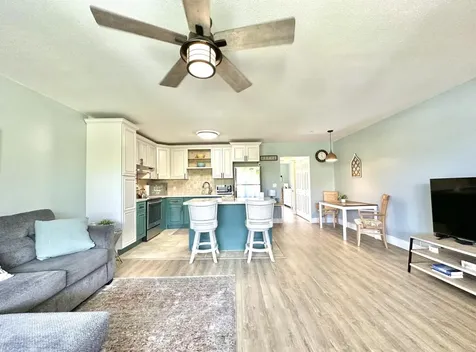 359 Norwich O West Palm Beach FL 33417