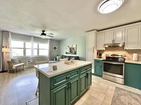 359 Norwich O West Palm Beach FL 33417