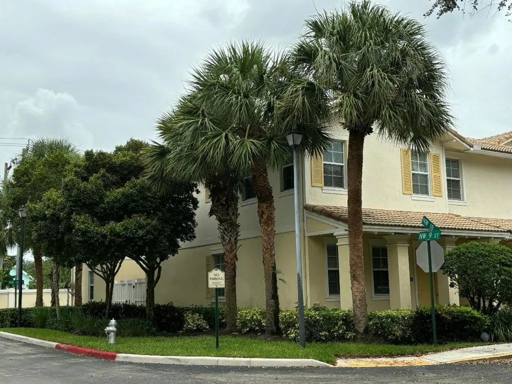 909 NW 18th Avenue Boca Raton FL 33486