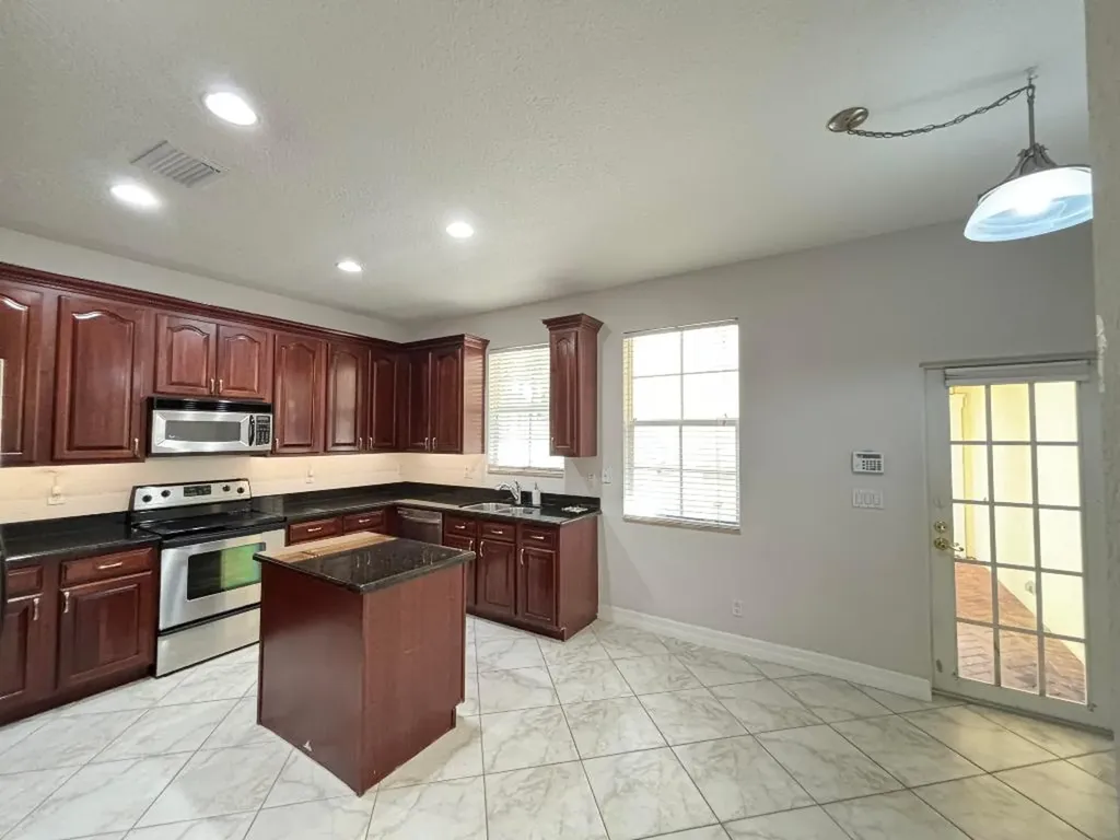 909 NW 18th Avenue Boca Raton FL 33486