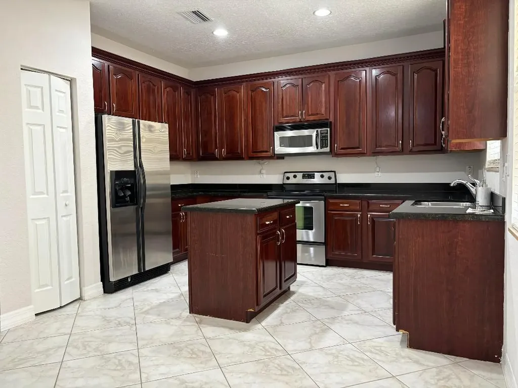909 NW 18th Avenue Boca Raton FL 33486