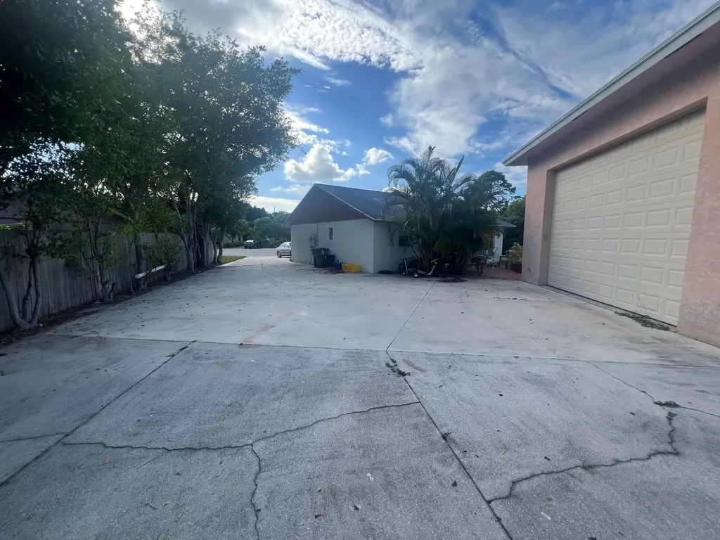 1309 W Frangipani Circle Lantana FL 33462
